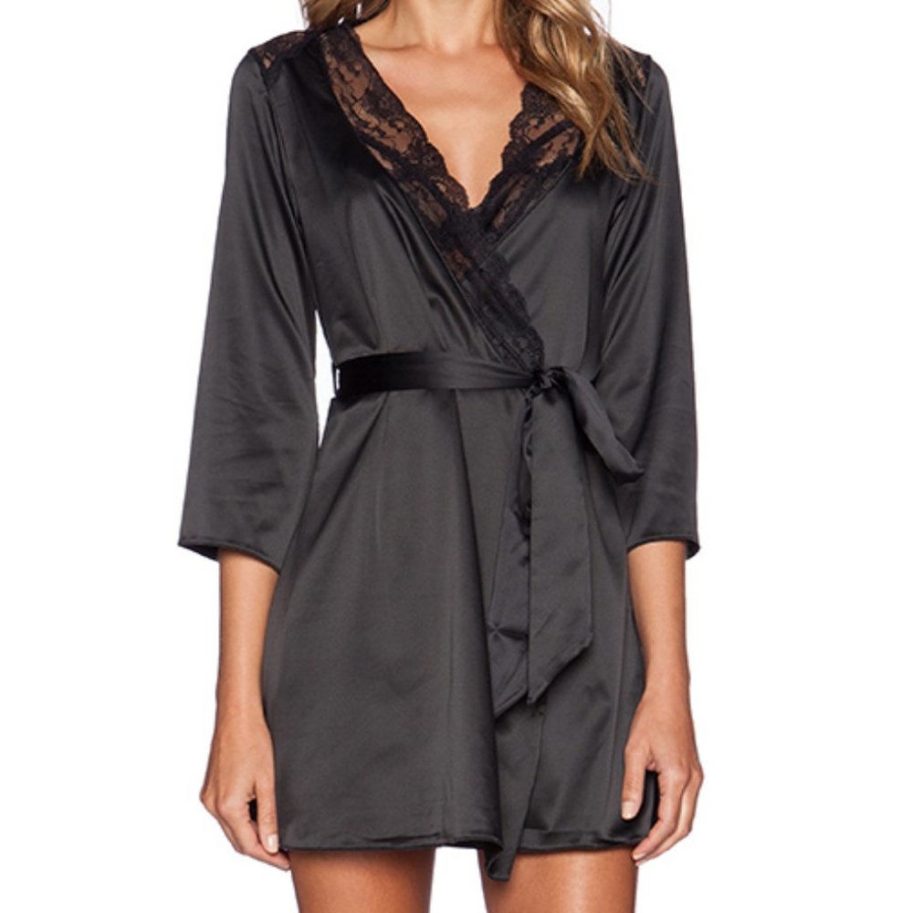 L’AGENT BY AGENT PROVOCATEUR Lace Trim Robe - Picture 2 of 3